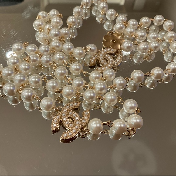 Chanel Two Zipper Pull Faux Pearl Gold Tone Charms - Picture 4 of 5